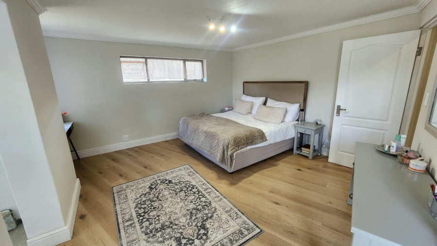4 Bedroom Property for Sale in Loerie Park Western Cape